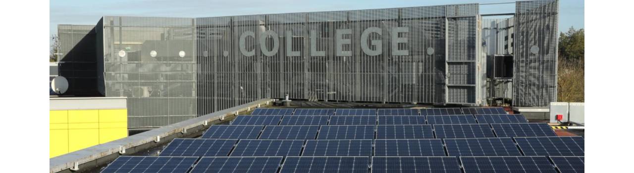panneaux photovoltaïques sur les collèges
